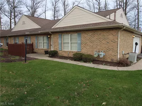 Exterior - 148 Bentley Dr, Elyria, OH 44035 photo 3 of 4