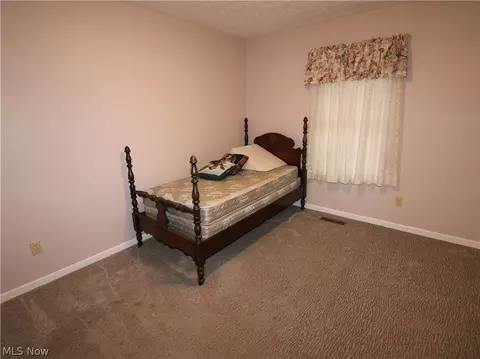 Bedroom - 148 Bentley Dr, Elyria, OH 44035 photo 5 of 6