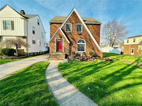 94 E 217th St, Euclid, OH 44123