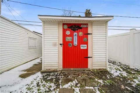 Exterior - 94 E 217th St, Euclid, OH 44123 photo 7 of 11