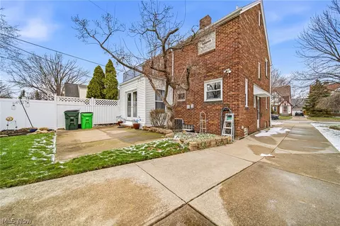 Exterior - 94 E 217th St, Euclid, OH 44123 photo 4 of 11