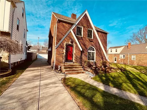 Exterior - 94 E 217th St, Euclid, OH 44123 photo 2 of 11