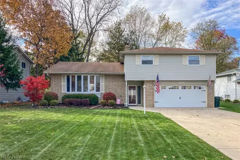 6230 Somerset Dr, North Olmsted, OH 44070