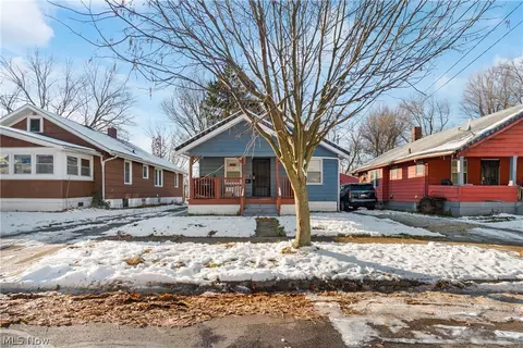 696 Merton Ave, Akron, OH 44306