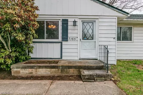 7165 Anthony Ct, Madison, OH 44057