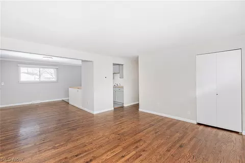Living - 550 Augdon Dr, Elyria, OH 44035 photo 2 of 7