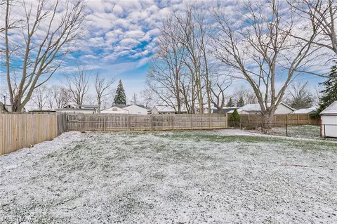 Exterior - 550 Augdon Dr, Elyria, OH 44035 photo 2 of 4