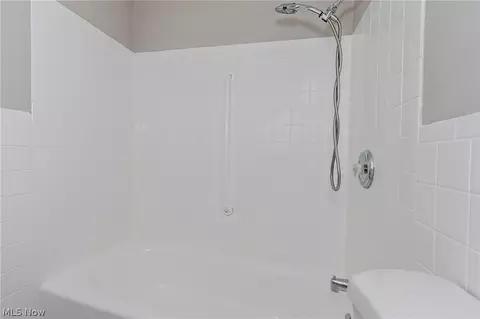Bath - 550 Augdon Dr, Elyria, OH 44035 photo 2 of 2