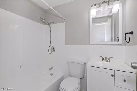 Bath - 550 Augdon Dr, Elyria, OH 44035 photo 1 of 2