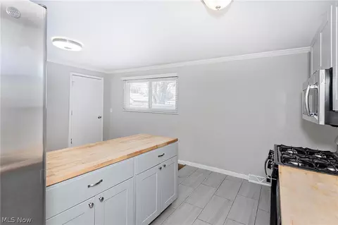 Kitchen - 550 Augdon Dr, Elyria, OH 44035 photo 2 of 3