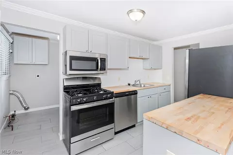 Kitchen - 550 Augdon Dr, Elyria, OH 44035 photo 1 of 3