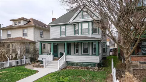 128 6th St NW, Barberton, OH 44203