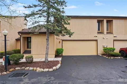 1416 Loop Rd, Kent, OH 44240