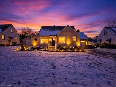 107 Renee Dr, Struthers, OH 44471