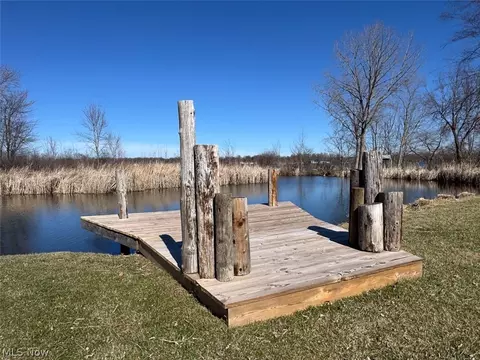 Lakeside Drive, Lakemore, OH 44250