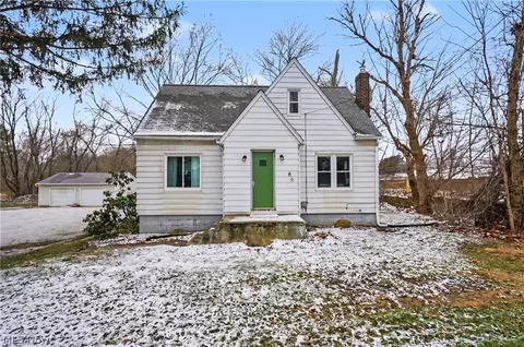 86 Southeast Ave, Tallmadge, OH 44278