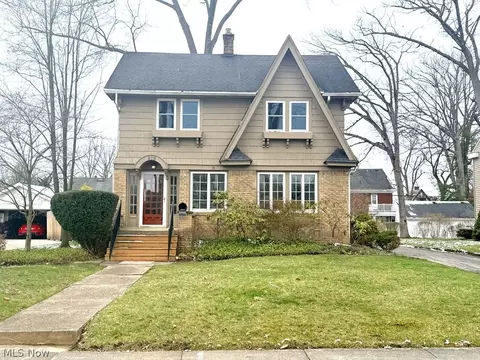 419 Oak Knl NE, Warren, OH 44483