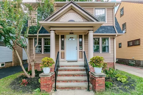 3821 Montevista Rd, Cleveland Heights, OH 44121