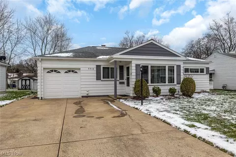9913 Manorford Dr, Parma Heights, OH 44130