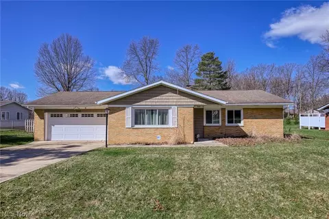 9102 Tanglewood Rd, Macedonia, OH 44056