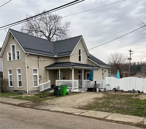 430 E 4th St, Uhrichsville, OH 44683