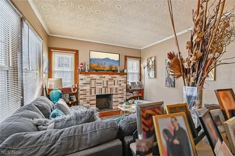 Living - 123 Melrose Ave, Boardman, OH 44512 photo 1 of 2