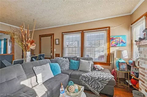 Living - 123 Melrose Ave, Boardman, OH 44512 photo 2 of 2