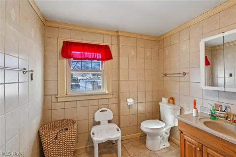 Bath - 123 Melrose Ave, Boardman, OH 44512 photo 2 of 3