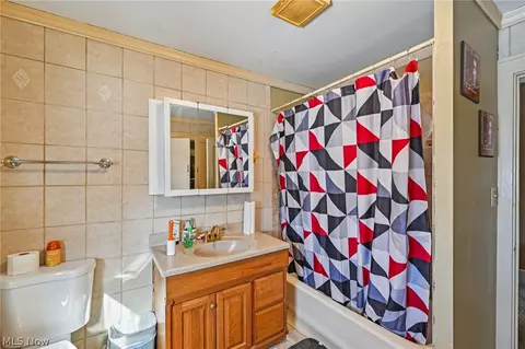 Bath - 123 Melrose Ave, Boardman, OH 44512 photo 3 of 3