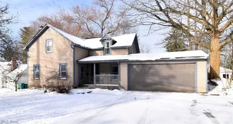 324 South St, Chardon, OH 44024
