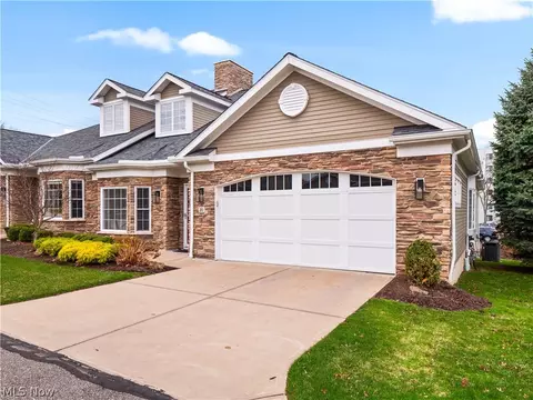 20 Somerset Dr, Rocky River, OH 44116