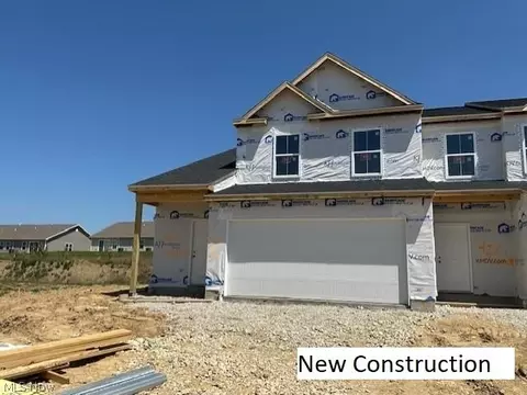 424 Honeycrisp Dr NE, Louisville, OH 44641