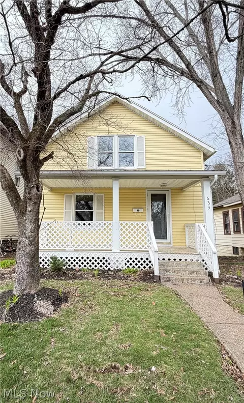 633 Spangler Dr, Zanesville, OH 43701