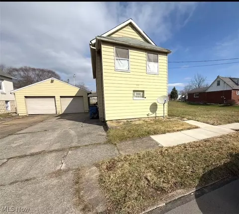 330 Sanderson Ave, Campbell, OH 44405