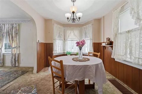 Dining - 725 Union Ave, Ashtabula, OH 44004 photo 3 of 3