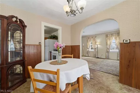 Dining - 725 Union Ave, Ashtabula, OH 44004 photo 2 of 3