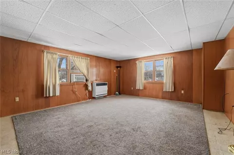 Living - 725 Union Ave, Ashtabula, OH 44004 photo 4 of 4