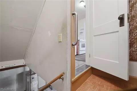 Entry Way - 725 Union Ave, Ashtabula, OH 44004 photo 2 of 2