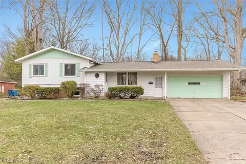 165 Woodhill Dr, Amherst, OH 44001