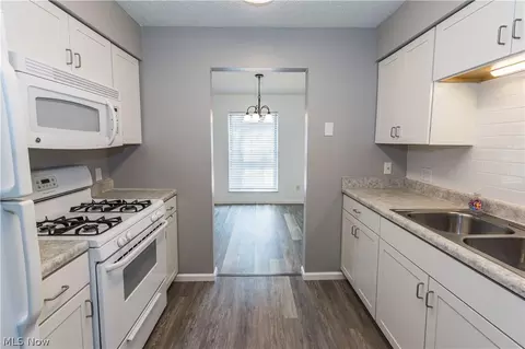 Kitchen - 2796 Mull Ave #E, Copley, OH 44321 photo 6 of 6