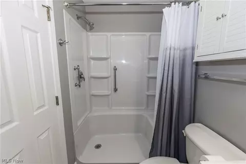 Bath - 2796 Mull Ave #E, Copley, OH 44321 photo 3 of 3