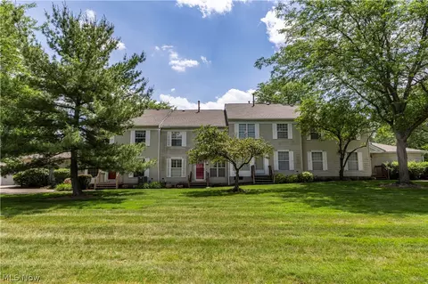 2796 Mull Ave #E, Copley, OH 44321