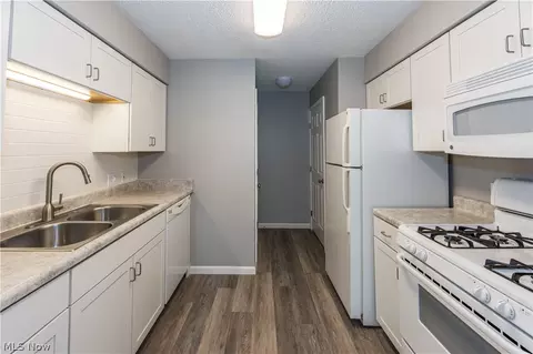Kitchen - 2796 Mull Ave #E, Copley, OH 44321 photo 1 of 6