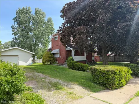 218 S Lawn Dr, Newcomerstown, OH 43832
