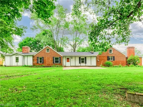 2740 Chelsea Dr, Akron, OH 44312