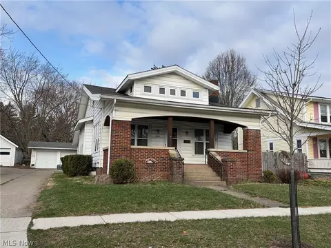 365 S Prospect St, Medina, OH 44256