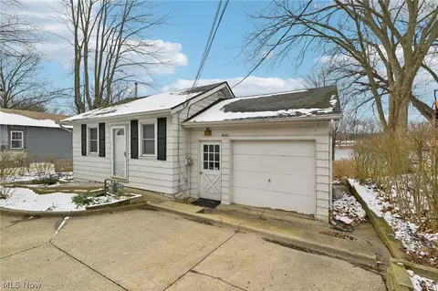 3932 S Main St, Akron, OH 44319