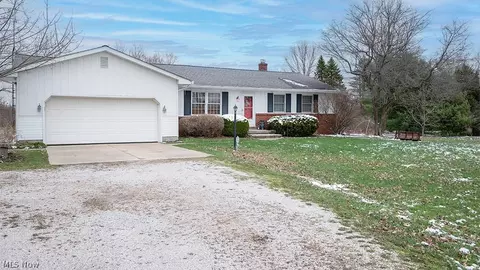 5239 Cadwallader Sonk Rd, Fowler, OH 44418