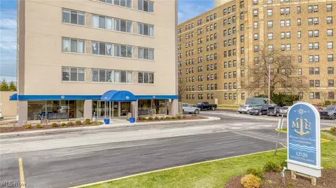 12520 Edgewater Dr #1504, Lakewood, OH 44107