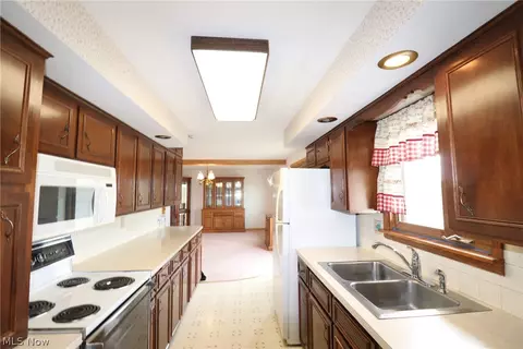 Kitchen - 11086 Eby Rd, Sterling, OH 44276 photo 2 of 4